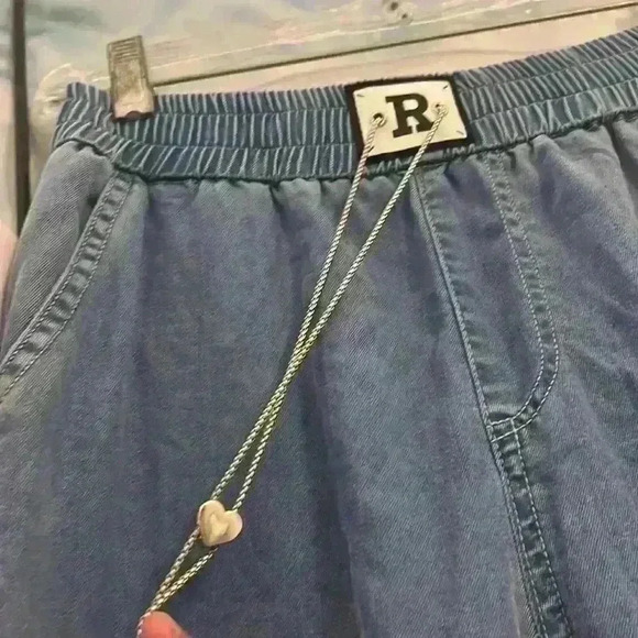 High-Waisted Sky Blue Jean Style Pants with Letter R and Adjustable Heart Chain - Picture 6 of 13